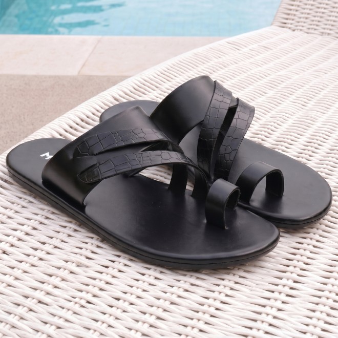Mochi Men Black Casual Slippers (SKU: 16-1076-11-39)