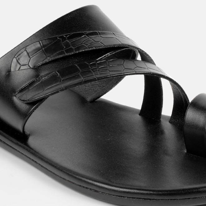 Mochi Men Black Casual Slippers (SKU: 16-1076-11-39)