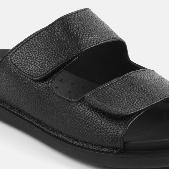 Mochi Men Black Casual Slippers (SKU: 16-1287-11-39)