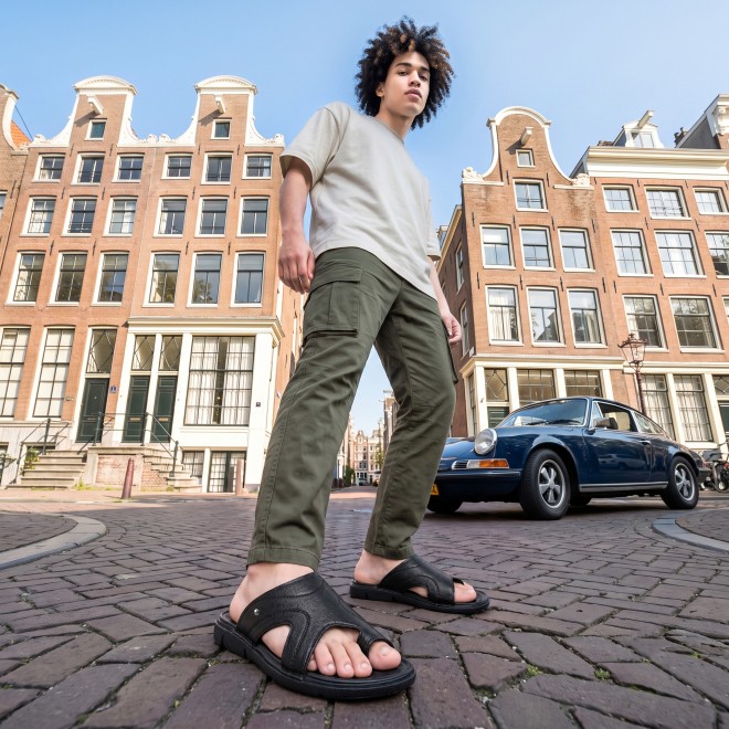 Mochi Men Black Casual Slippers (SKU: 16-1429-11-40)