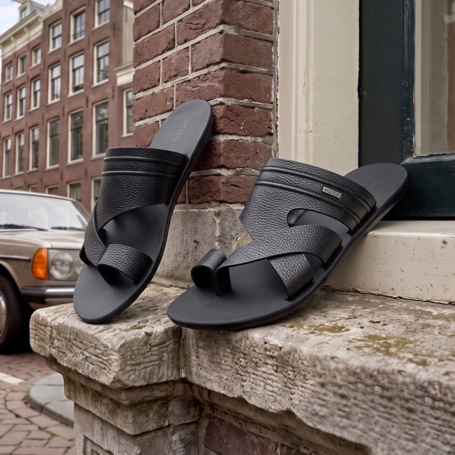 Mochi Men Black Casual Slippers (SKU: 16-1440-11-39)