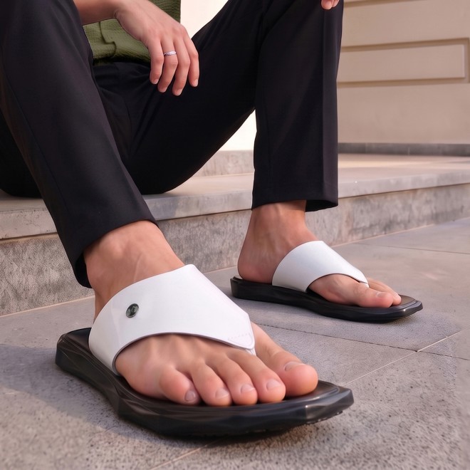 Mochi Men White Casual Slippers (SKU: 16-909837-16-40)