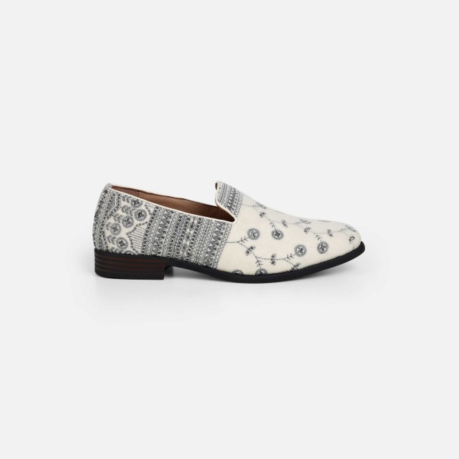 Mochi Men Beige Ethnic Jutis (SKU: 18-1133-20-41)