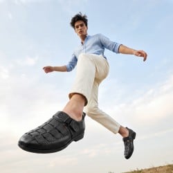 Mochi Men Black Casual Sandals