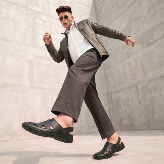 Mochi Men Black Casual Sandals (SKU: 18-1169-11-40)