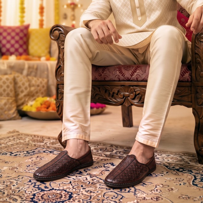Mochi Men Tan Ethnic Jutis (SKU: 18-1234-23-39)