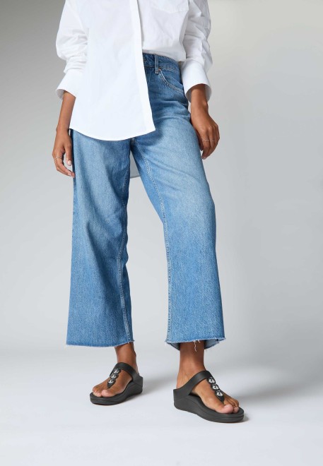 Fitflop Fino Mirror-Dome Leather Toe-Post Sandals (SKU: 228-403-11-3)