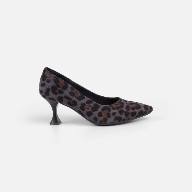 Mochi Women Black Casual Pumps (SKU: 31-1158-11-36)