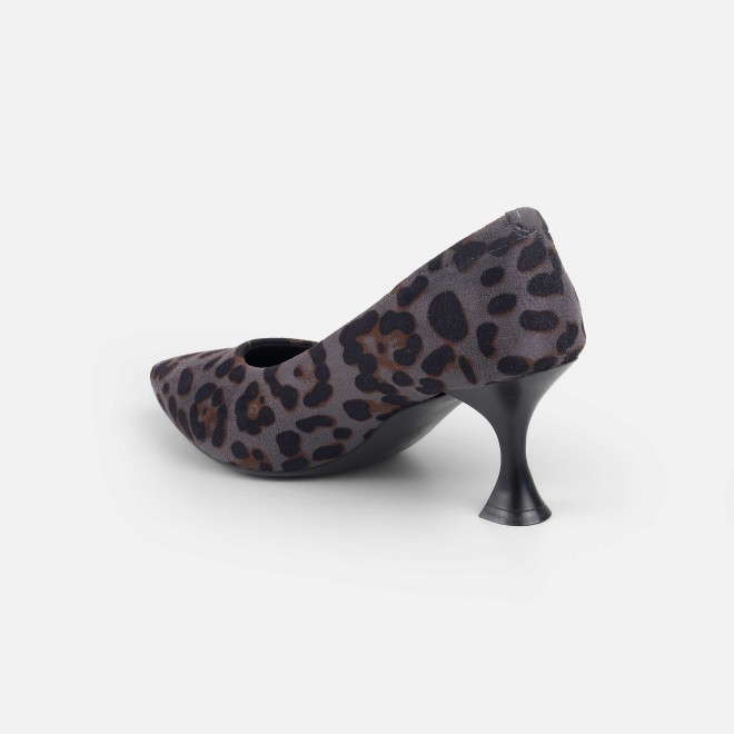 Mochi Women Black Casual Pumps (SKU: 31-1158-11-36)
