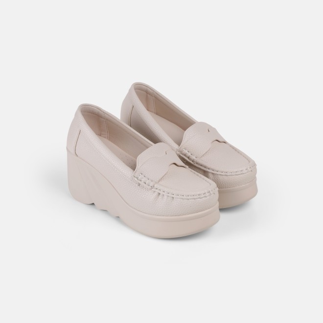 Mochi Women Beige Casual Loafers (SKU: 31-1314-20-36)