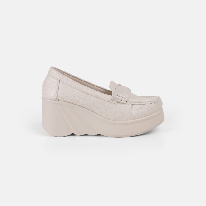 Mochi Women Beige Casual Loafers (SKU: 31-1314-20-36)