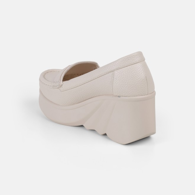 Mochi Women Beige Casual Loafers (SKU: 31-1314-20-36)