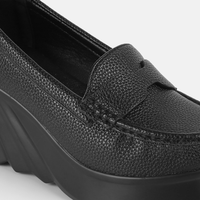 Mochi Women Black Casual Loafers (SKU: 31-1314-11-36)