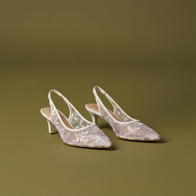 Mochi Women White Casual Sandals