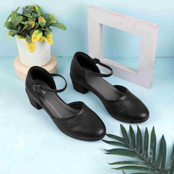 Mochi Women Black Casual Pumps (SKU: 31-50-11-36)