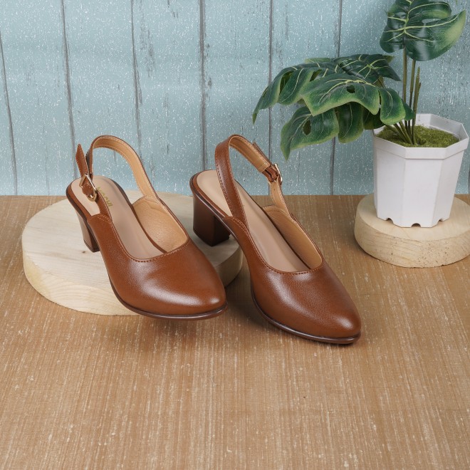 Mochi Women Tan Formal Sandals
