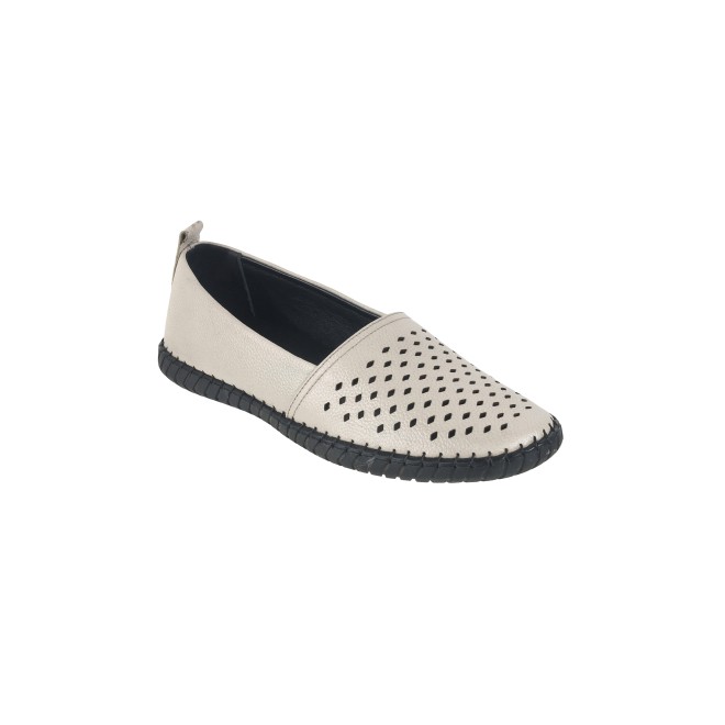 Mochi Women Off-White Casual Ballerinas (SKU: 31-758-66-36)