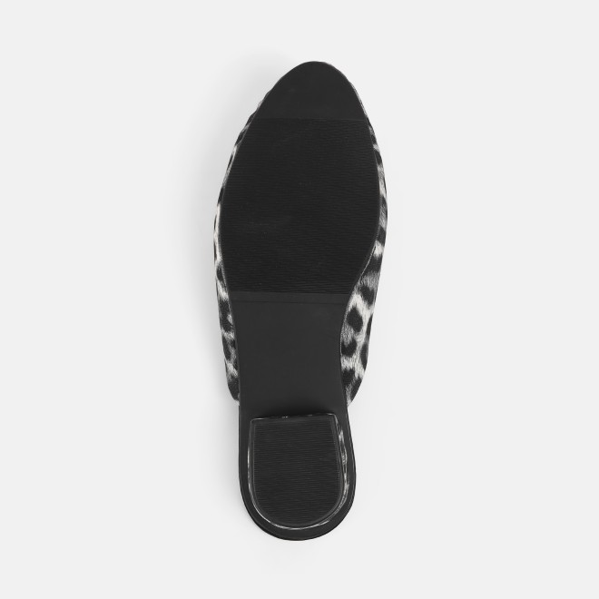 Mochi Women Black Casual Slip Ons (SKU: 31-847-11-37)