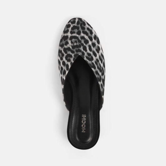 Mochi Women Black Casual Slip Ons (SKU: 31-847-11-37)