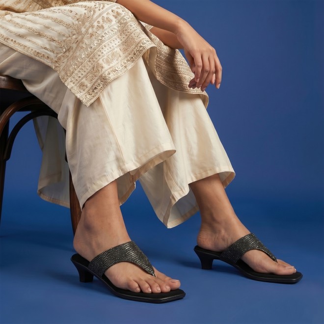 Mochi Women Black Casual Slippers (SKU: 32-1811-11-36)
