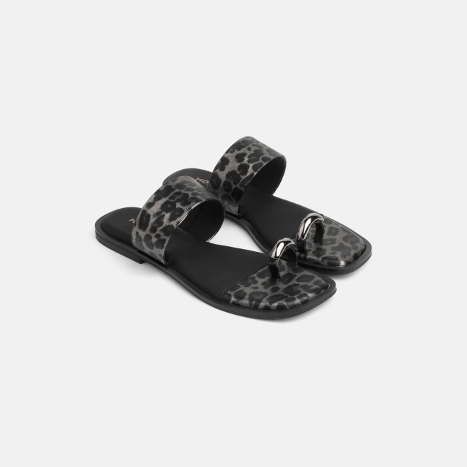 Mochi Women Black Casual Slippers (SKU: 32-1892-11-36)
