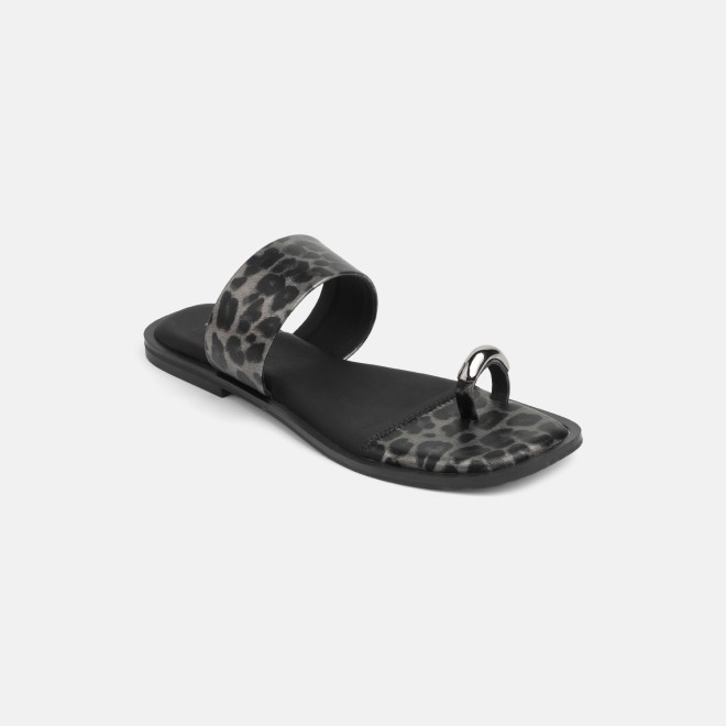 Mochi Women Black Casual Slippers (SKU: 32-1892-11-36)