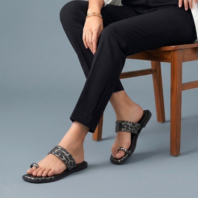 Mochi Women Black Casual Slippers (SKU: 32-1892-11-36)