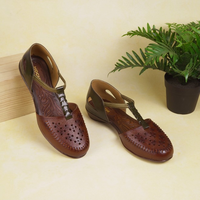 Mochi Women Tan Casual Sandals
