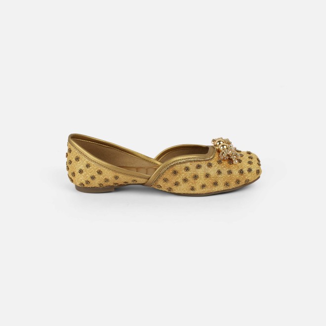 Mochi Women Gold Ethnic Jutis (SKU: 35-2516-15-36)