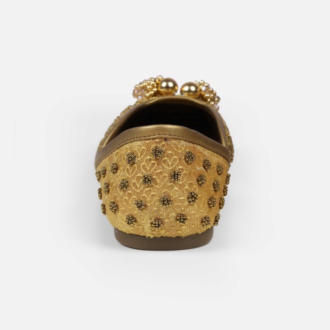 Mochi Women Gold Ethnic Jutis (SKU: 35-2516-15-36)