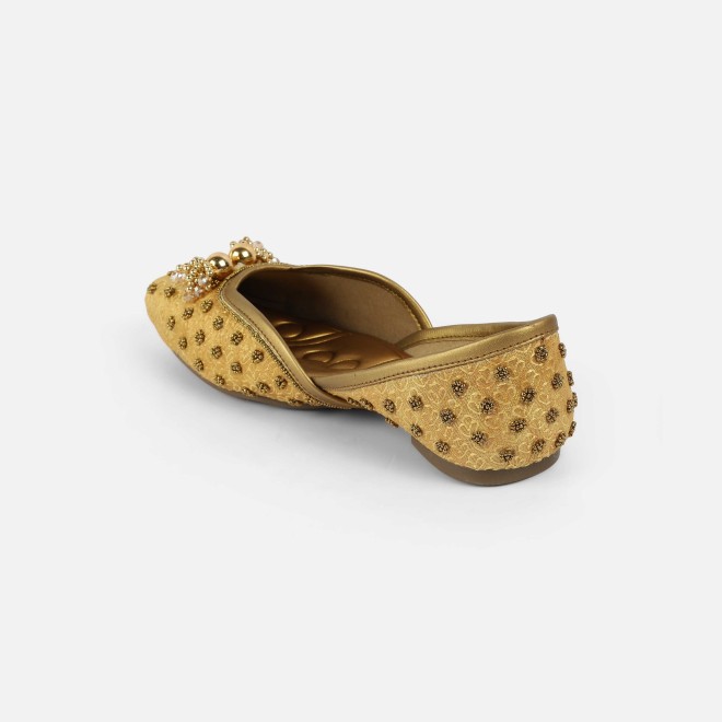 Mochi Women Gold Ethnic Jutis (SKU: 35-2516-15-36)