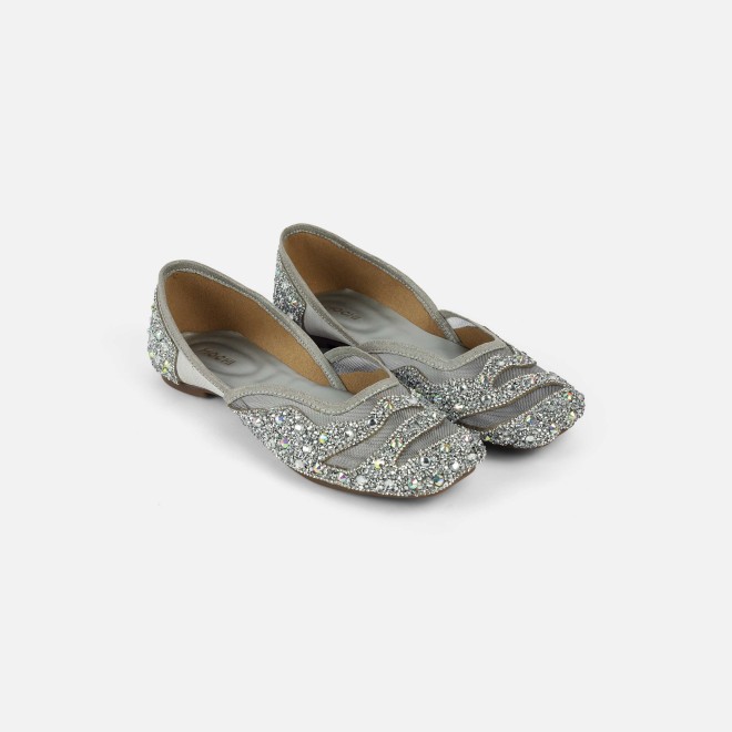 Mochi Women Silver Ethnic Jutis (SKU: 35-2517-27-36)