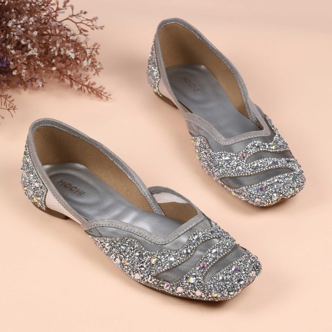 Mochi Women Silver Ethnic Jutis