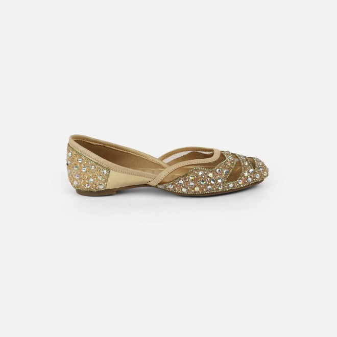 Mochi Women Gold Ethnic Jutis (SKU: 35-2517-15-36)