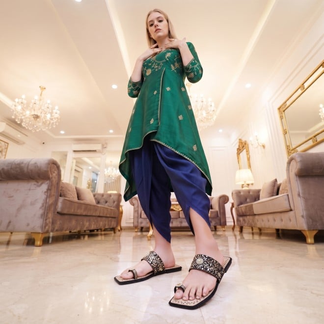 Mochi Women Black Ethnic Slippers (SKU: 35-3085-11-36)