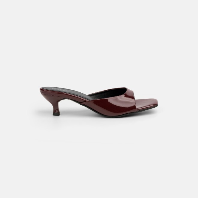 Mochi Women Maroon Casual Slip Ons (SKU: 40-2476-44-36)