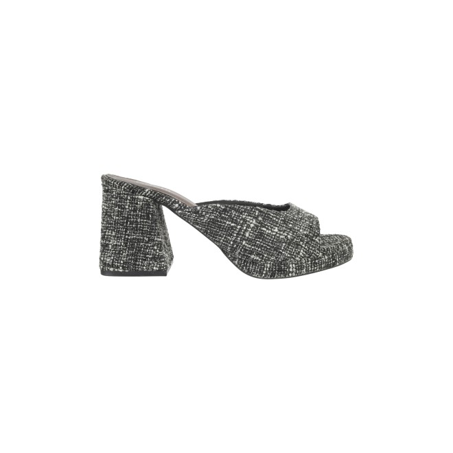 Mochi Women Black Casual Sandals (SKU: 40-255-11-40)