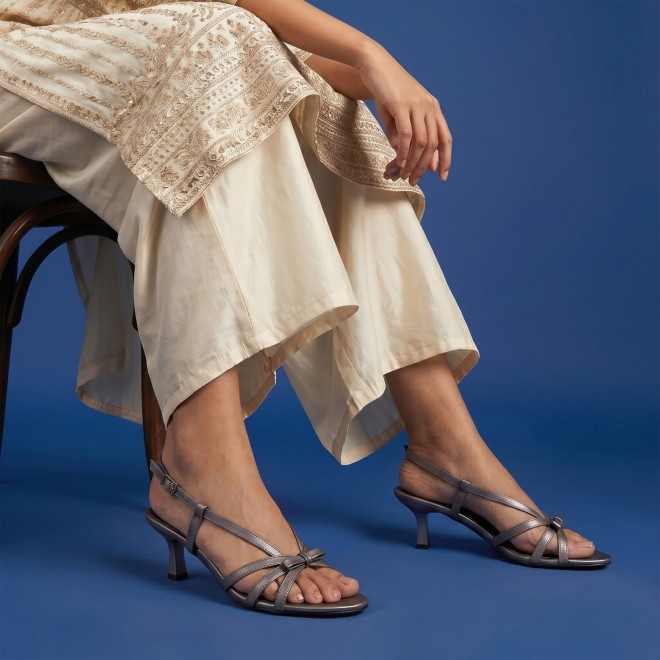 Mochi Women Gun-metal Casual Sandals (SKU: 40-405-29-36)