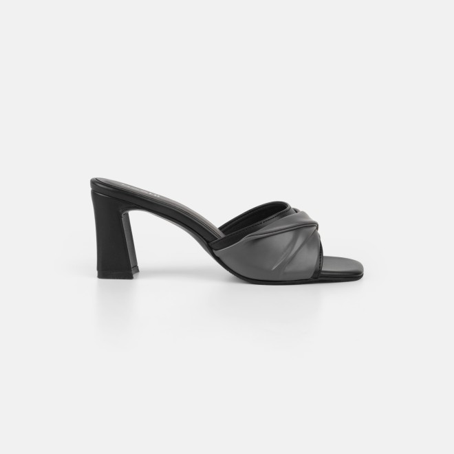 Mochi Women Black Casual Slip Ons (SKU: 40-493-11-36)