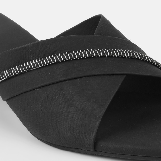 Mochi Women Black Casual Slip Ons (SKU: 40-501-11-36)