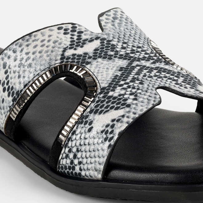Mochi Women Black Casual Slip Ons (SKU: 41-517-11-36)