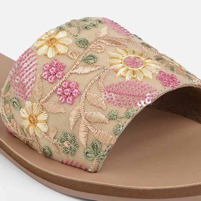 Mochi Women Beige Casual Slippers (SKU: 41-533-20-36)