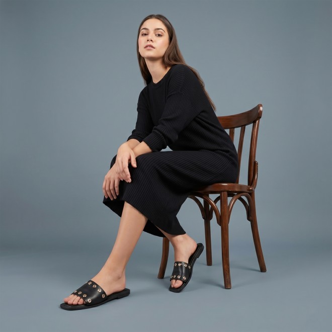 Mochi Women Black Casual Slip Ons (SKU: 41-547-11-36)