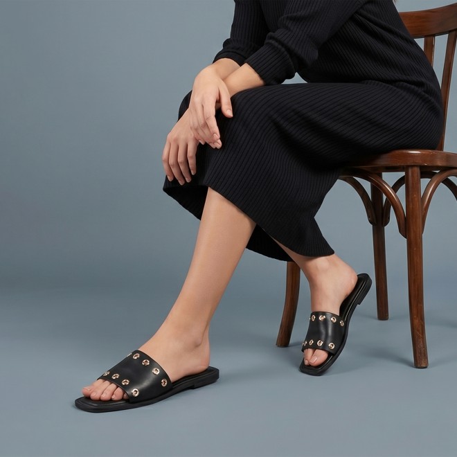 Mochi Women Black Casual Slip Ons (SKU: 41-547-11-36)
