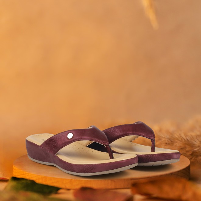 Mochi Women Maroon Casual Slippers