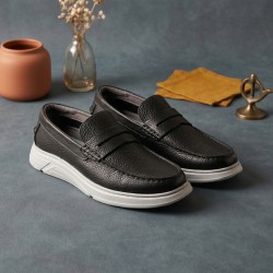 Mochi Men Black Casual Loafers