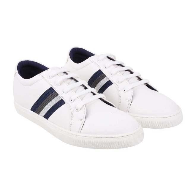 Mochi Men White Casual Sneakers