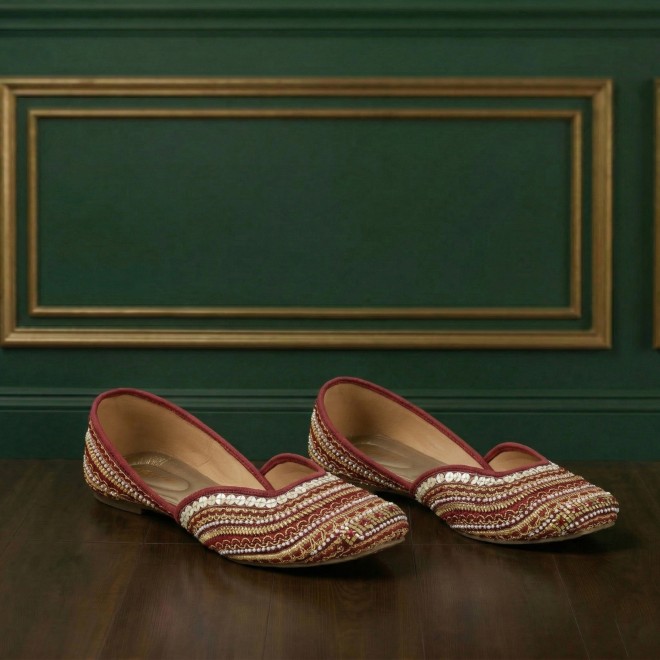 Cheemo Women Maroon Ethnic Mojaris