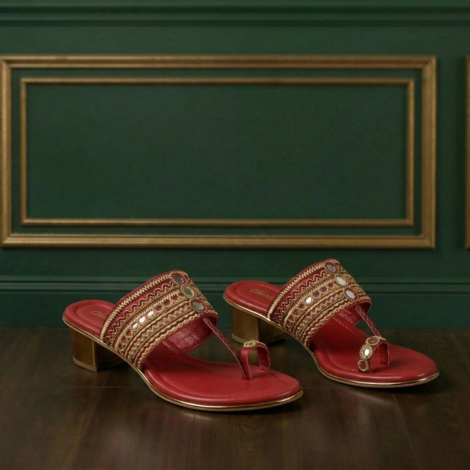 Cheemo Women Maroon Ethnic Kolhapuris