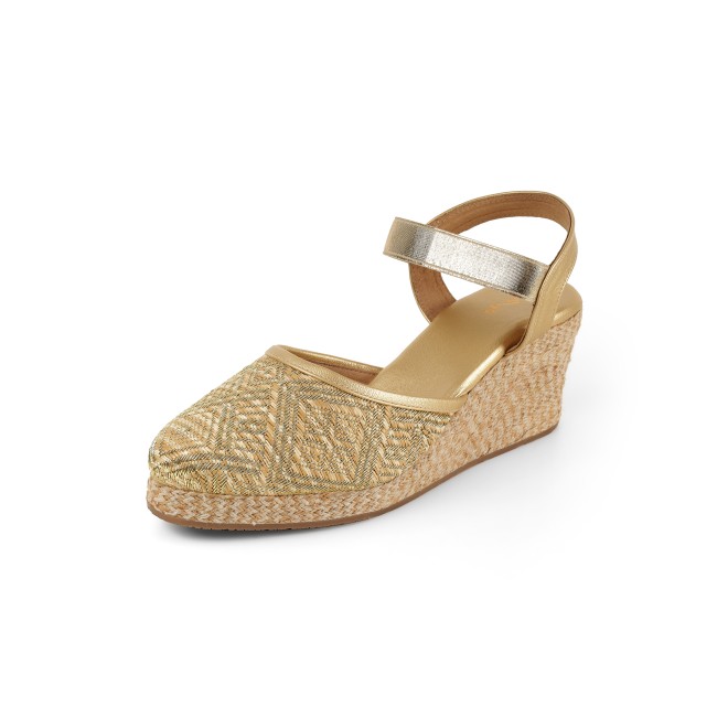 Cheemo Women Gold Casual Sandals (SKU: 92-234-15-38)
